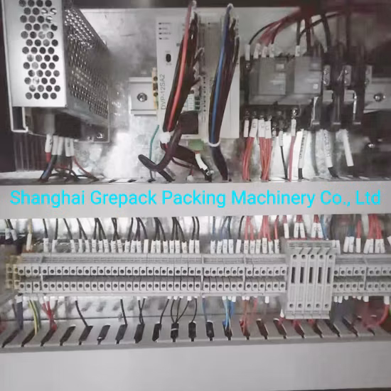 자체 접착 스티커와 랩어라운드 애플리케이터가 있는 고품질 자동 원형 애완 동물 유리 플라스틱 병 라벨링 기계